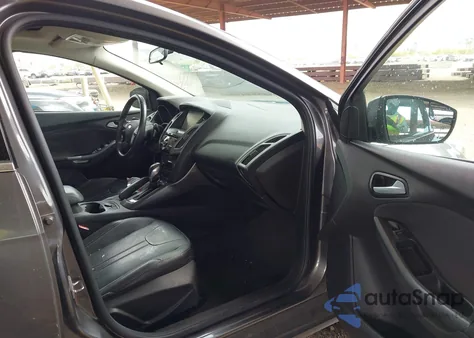 2013 Ford Focus Titanium z USA, uszkodzony, nr VIN 1FADP3J24DL335271